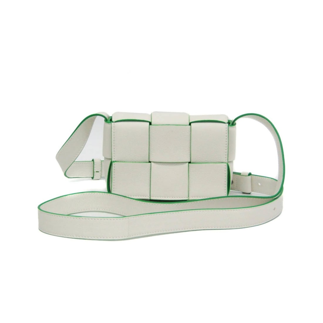 Bottega Veneta Intrecciato Cassette 666688 Women,Men Leather Shoulder Bag Green,White: --- Catalog ---Category: SizeSize (HxWxD): 10cm x 14cm x 5cm / 3.93'' x 5.51'' x 1.96''Strap Length: 105cm - 133cm / 41.33'' - 52.36''Category: DesignType: Shoulder bagColor: Green, WhiteGender: Women