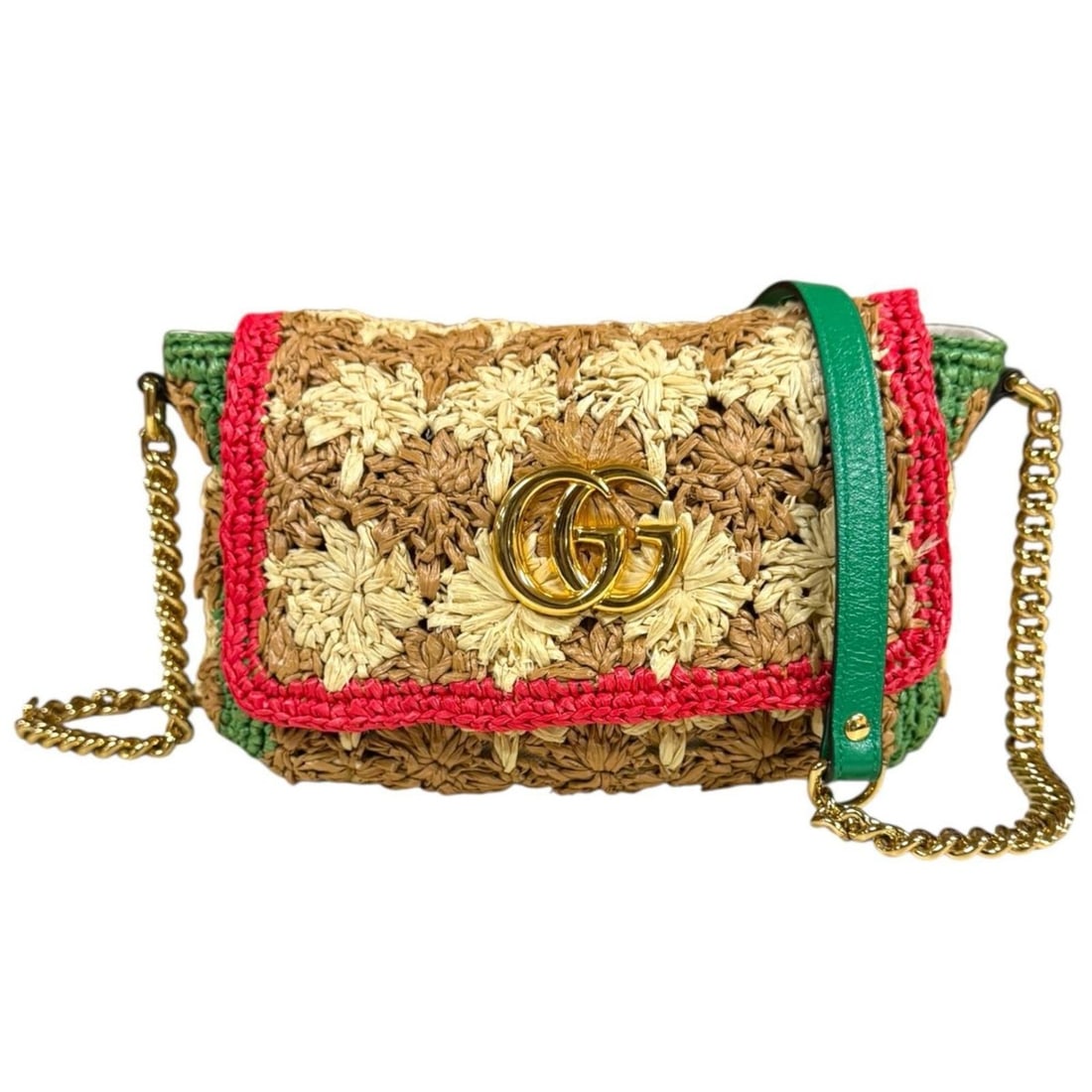 Pre-owned Gucci raffia chain shoulder bag with GG Marmont accents, model 574433 in multicolor.: --- Catalog ---Category: SizeSize (HxWxD): 18cm x 27cm x 7cm / 7.08'' x 10.62'' x 2.75''Category: DesignType: Shoulder bagColor: Multi-colorGender: WomenMaterial: Raffia , Leather Category: GeneralMPN