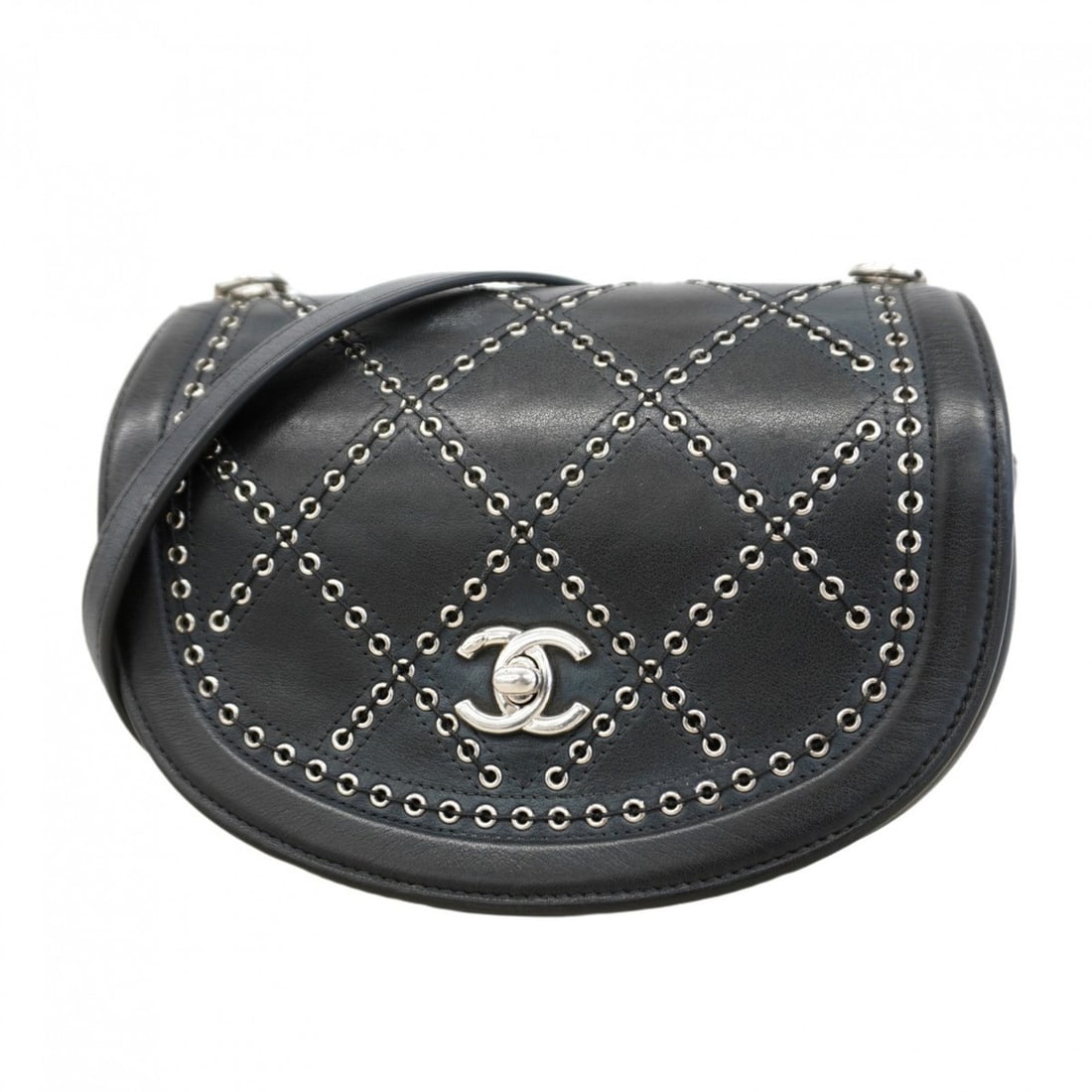 Chanel Shoulder Bag Chain Coco Eyelet Lambskin Black Women's P2140198: --- Catalog ---Category: SizeSize (HxWxD): 15cm x 19.5cm x 6cm / 5.9'' x 7.67'' x 2.36''Category: DesignType: Shoulder bagColor: BlackGender: WomenMaterial: Leather Hardware Color: SilverLeather/Fur T