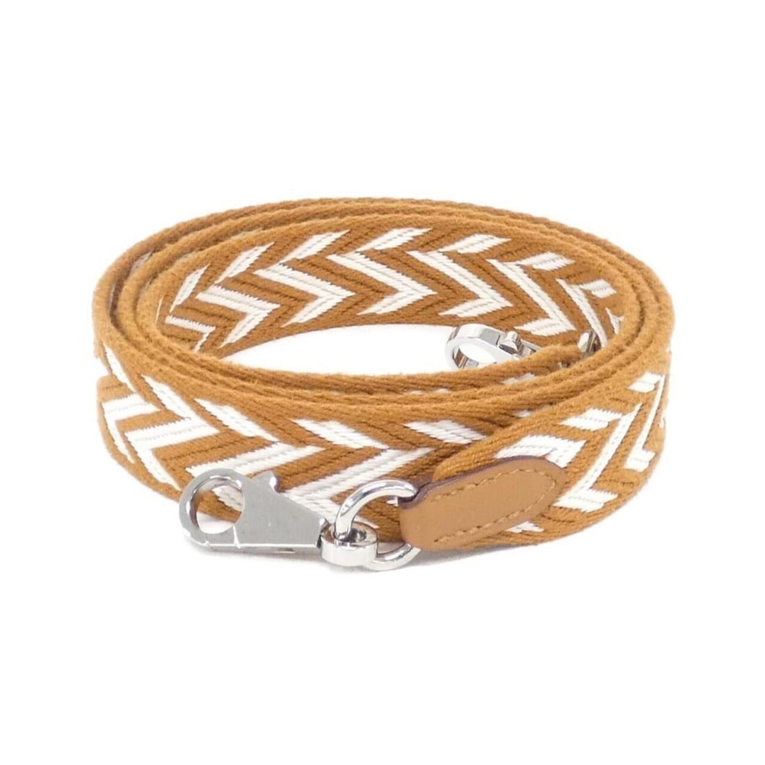 Hermes Sangle Zigzag 077727CK Strap: --- Catalog ---Category: SizeSize (HxWxD): 105cm x 2.5cm / 41.33'' x 0.98''Category: DesignType: StrapColor: Gold, WhiteGender: Women,MenMaterial: CanvasCategory: GeneralMPN: 077727CKBrand: Hermes---