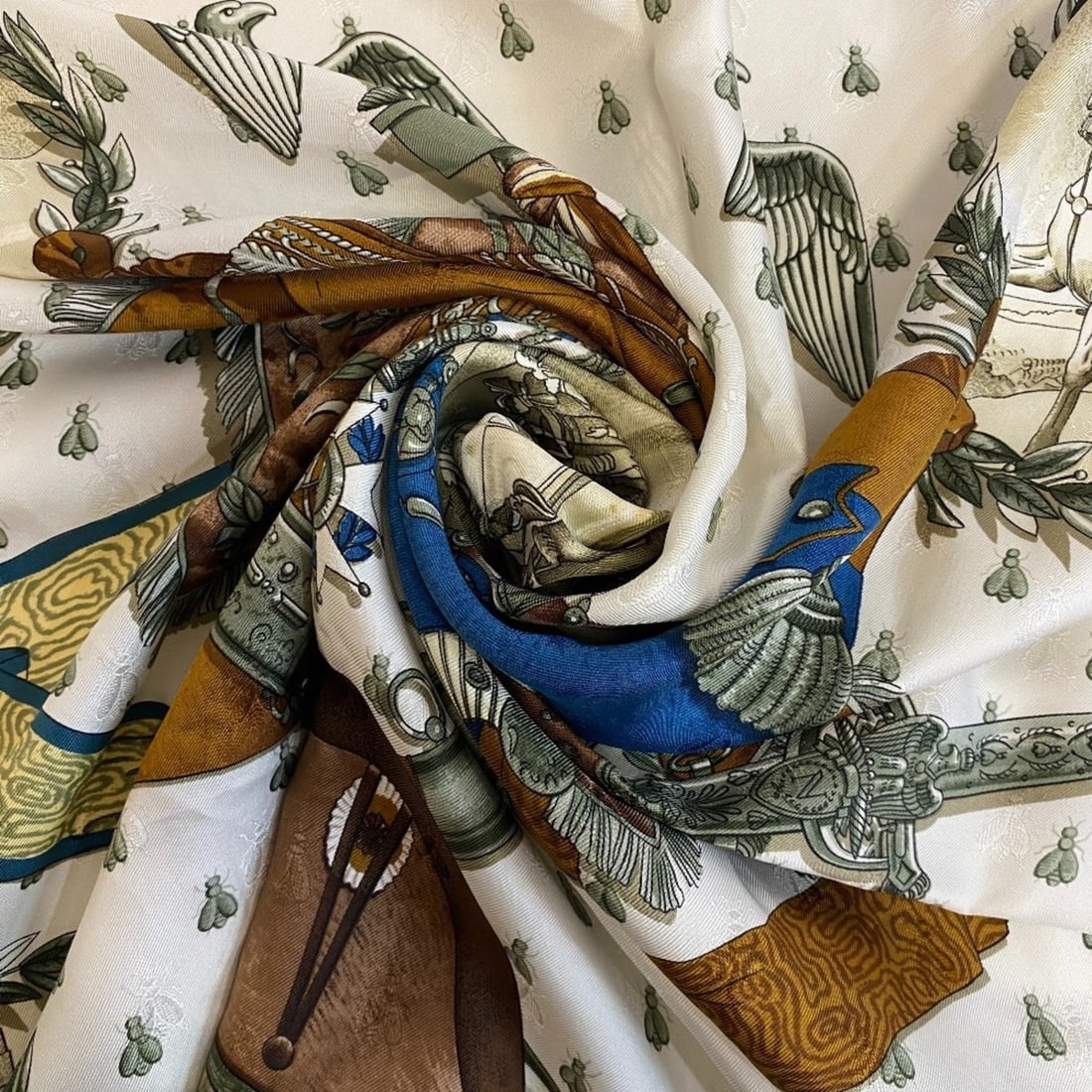 HERMES Carré 90 NAPOLEON scarf/muffler, pink, for women: --- Catalog ---Category: SizeSize (LxW): 90cm x 90cm / 35.43'' x 35.43''Category: DesignType: ScarfColor: PinkGender: WomenMaterial: Silk Category: GeneralBrand: Hermes--- Item List ---Section: Condit