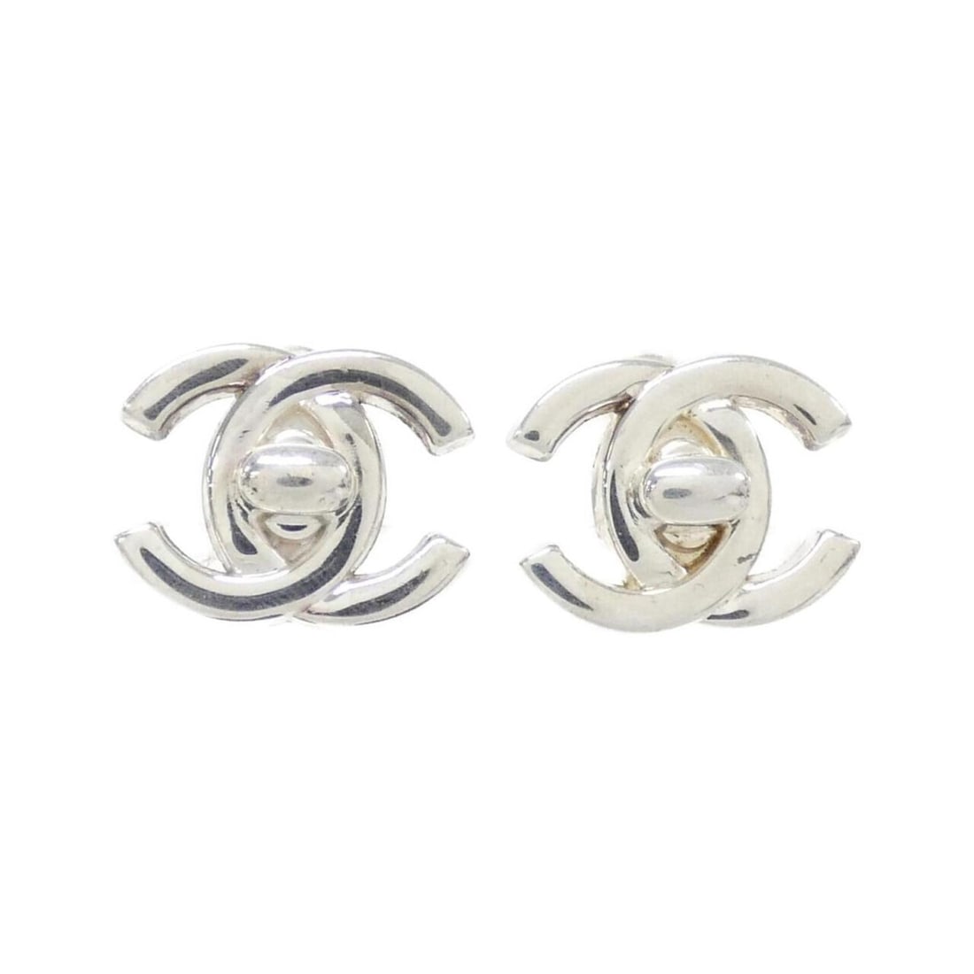 Chanel 05804 Earrings: --- Catalog ---Category: SizeSize (HxWxD): 17.00mm x 22.00mm / 0.67'' x 0.87''Category: DesignType: Clip earringsColor: SilverGender: WomenCategory: GeneralMPN: 05804Brand: Chanel--- Item List ---Sect