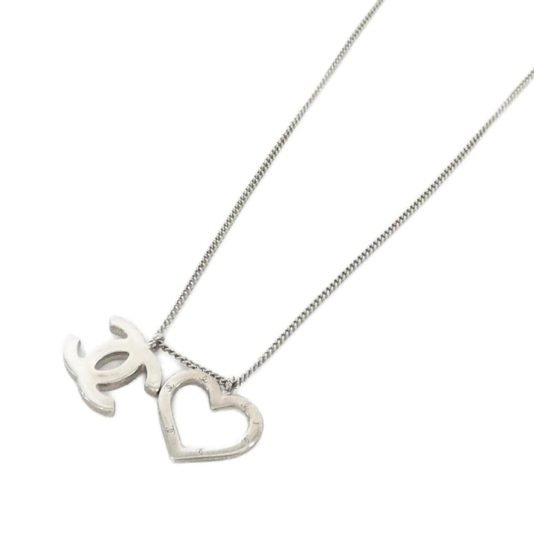 Chanel 25430 necklace: --- Catalog ---Category: SizePendant Size: 18mm x 18mm / 0.7'' x 0.7''Neck Circumference: 42 cm / 16.53''Category: DesignColor: SilverGender: Men,WomenNecklace Type: NecklaceCategory: GeneralMPN: