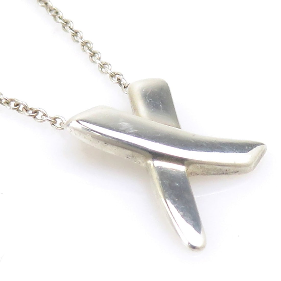 Tiffany & Co. Kiss Necklace, 925 Sterling Silver, Women's, h31932g: --- Catalog ---Category: SizePendant Size: 15mm x 15mm / 0.59'' x 0.59''Neck Circumference: 43 cm / 16.92''Category: DesignColor: SilverGender: WomenMaterial: Silver 925Necklace Type: