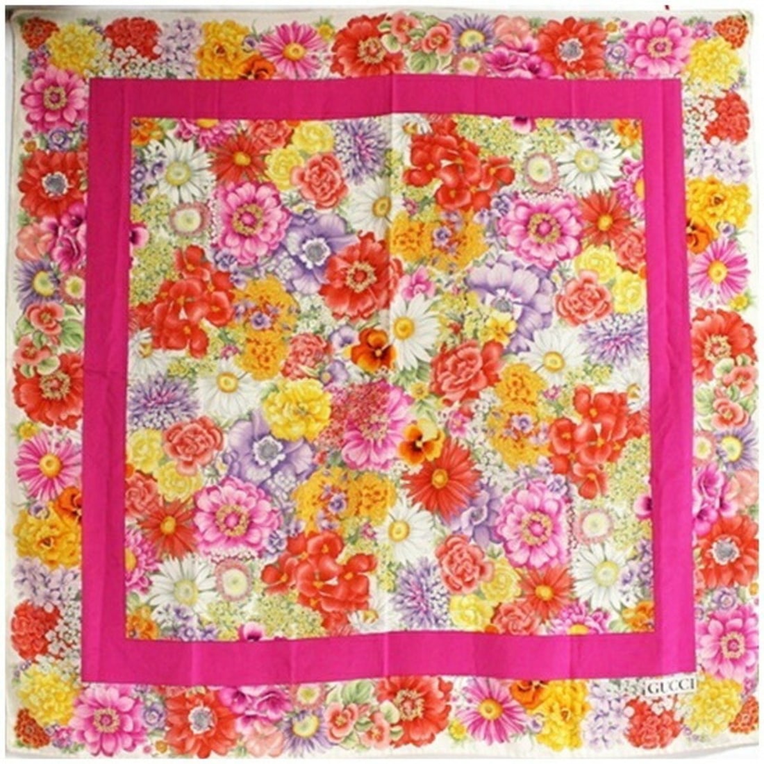 Gucci scarf/muffler in ivory and multicolor with a floral pattern for women: --- Catalog ---Category: SizeSize (LxW): 88cm x 86cm / 34.64'' x 33.85''Category: DesignType: ScarfColor: Ivory, Multi-colorGender: WomenCategory: GeneralBrand: Gucci--- Item List ---Section: Conditio