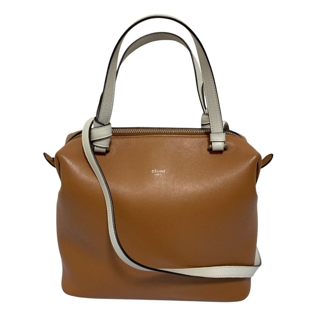 CELINE 2-Way Small Soft Cube Shoulder Bag/Handbag Brown Women's: --- Catalog ---Category: SizeSize (HxWxD): 22cm x 24cm x 11cm / 8.66'' x 9.44'' x 4.33''Category: DesignType: Handbag, Shoulder bagColor: BrownGender: WomenMaterial: Leather Category: GeneralBrand: