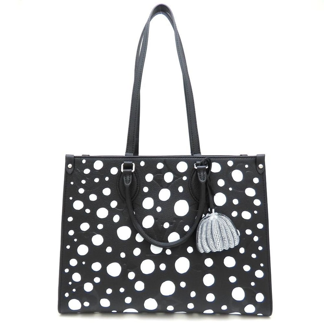 LOUIS VUITTON Monogram Empreinte Infinity Dot LVxYK On the Go MM 2023 Yayoi Kusama M46389 Tote Bag: --- Catalog ---Category: SizeSize (HxWxD): 26cm x 34cm x 15cm / 10.23'' x 13.38'' x 5.9''Category: DesignType: Tote bagColor: Black, WhiteGender: WomenClosure: HookMaterial: Leather Category: GeneralL