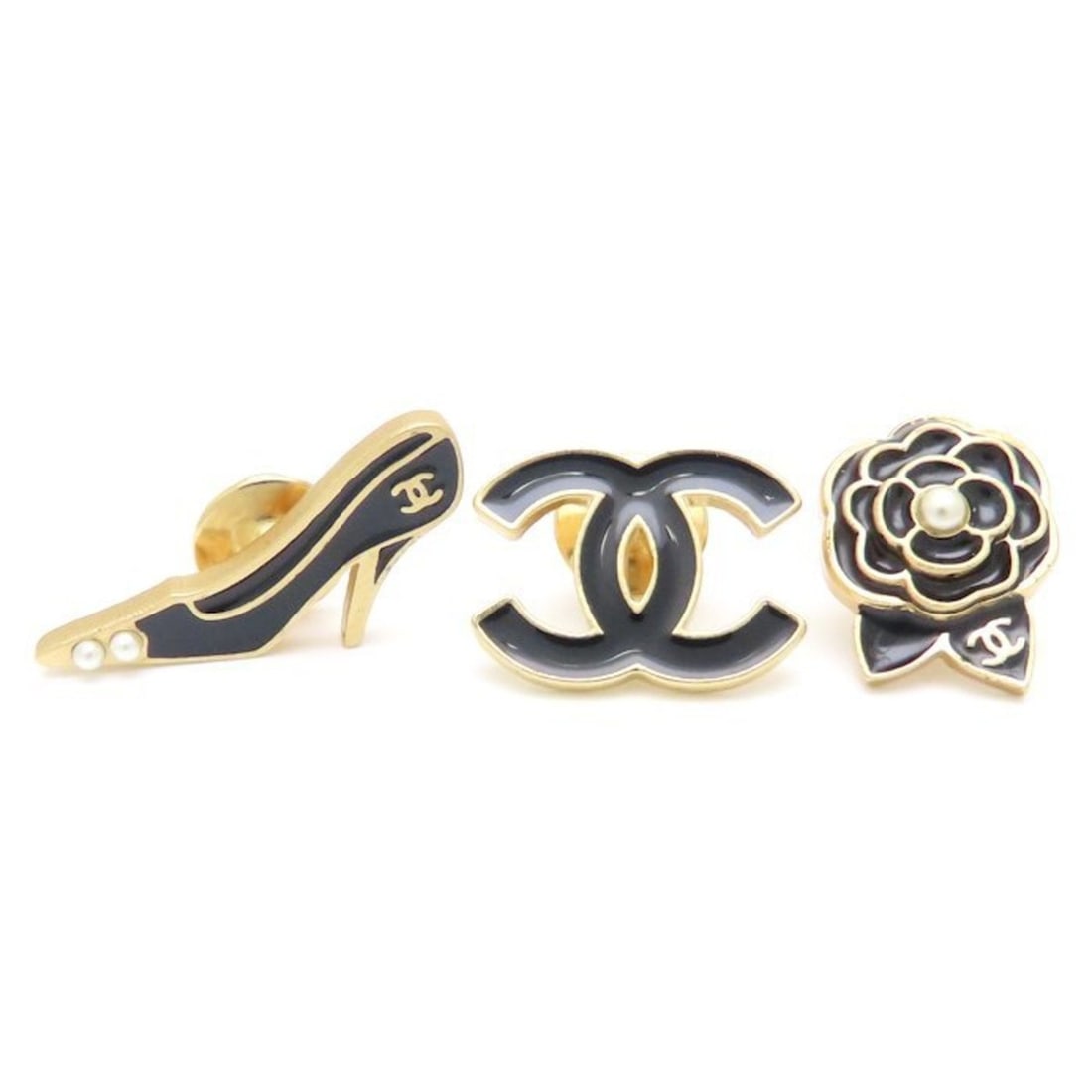 CHANEL 3-piece pin brooch set featuring Coco Mark, Camellia, and gold-plated GP pumps, women's, 02A: --- Catalog ---Category: PackNumber in Pack: 3Category: SizeWeight: 13.4g / 0.47oz.Size (HxWxD): 1.58cm x 2.09cm / 0.62'' x 0.82''Category: DesignType: Pin broochFinish: Gold platedGender: WomenCatego