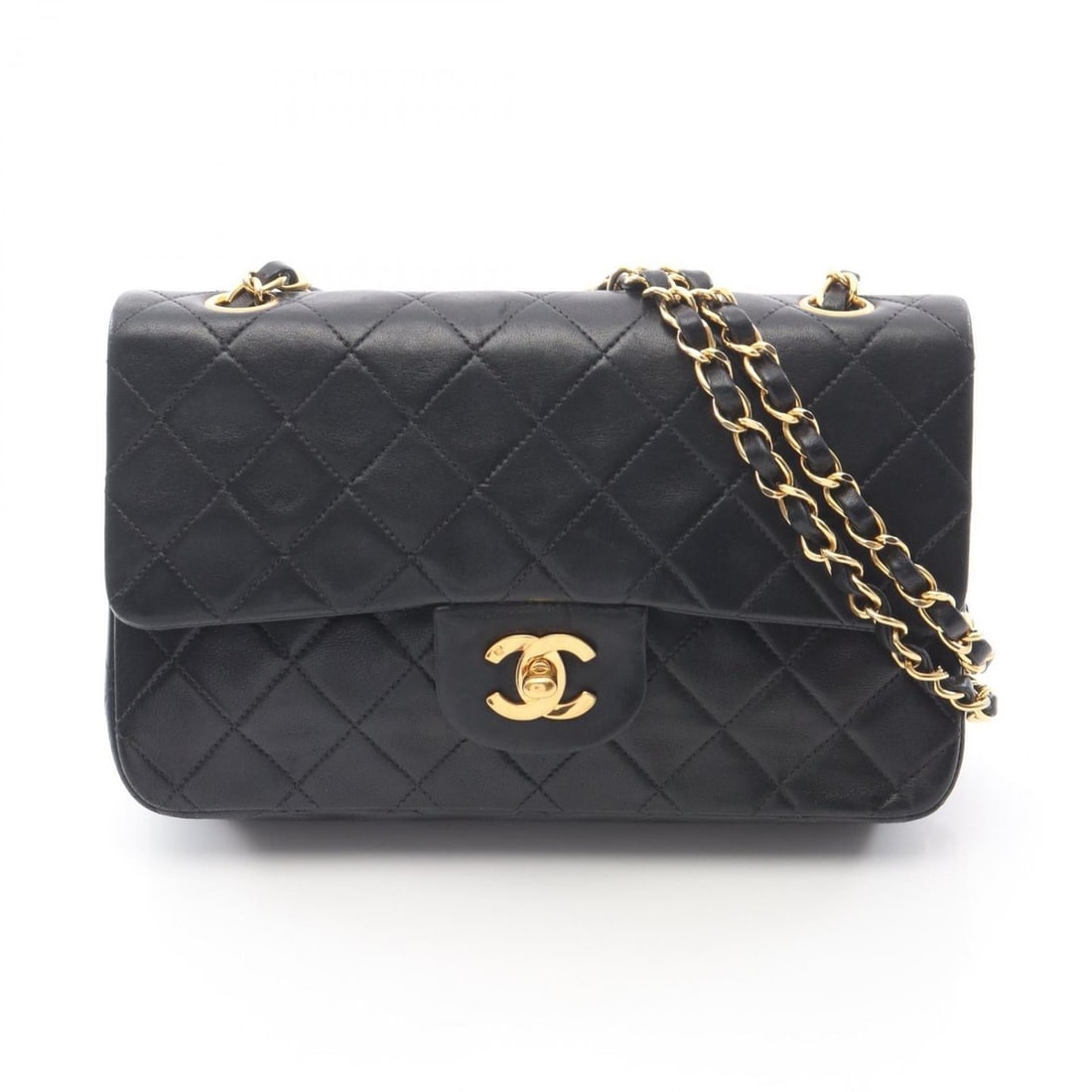 CHANEL Matelasse Double Flap Shoulder Bag/Handbag in Lambskin Leather, Black: --- Catalog ---Category: SizeSize (HxWxD): 14cm x 23cm x 6cm / 5.51'' x 9.05'' x 2.36''Category: DesignType: Handbag, Shoulder bagColor: BlackGender: WomenMaterial: Leather Leather/Fur Type: LambskinC