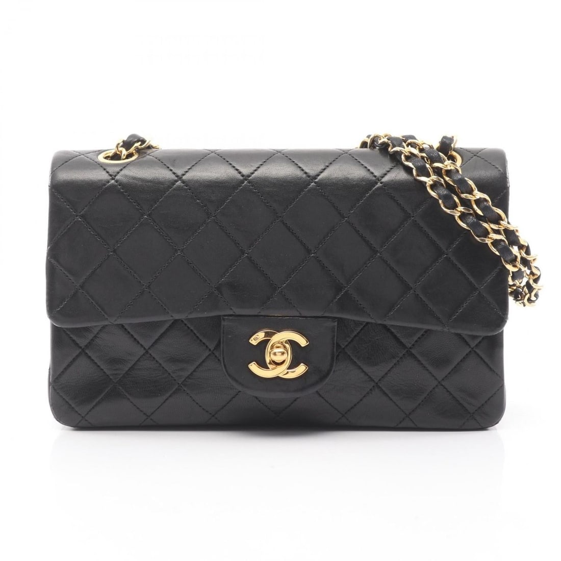 CHANEL Matelasse Double Flap Shoulder Bag/Handbag in Lambskin Leather, Black: --- Catalog ---Category: SizeSize (HxWxD): 14cm x 23cm x 6cm / 5.51'' x 9.05'' x 2.36''Category: DesignType: Handbag, Shoulder bagColor: BlackGender: WomenMaterial: Leather Leather/Fur Type: LambskinC