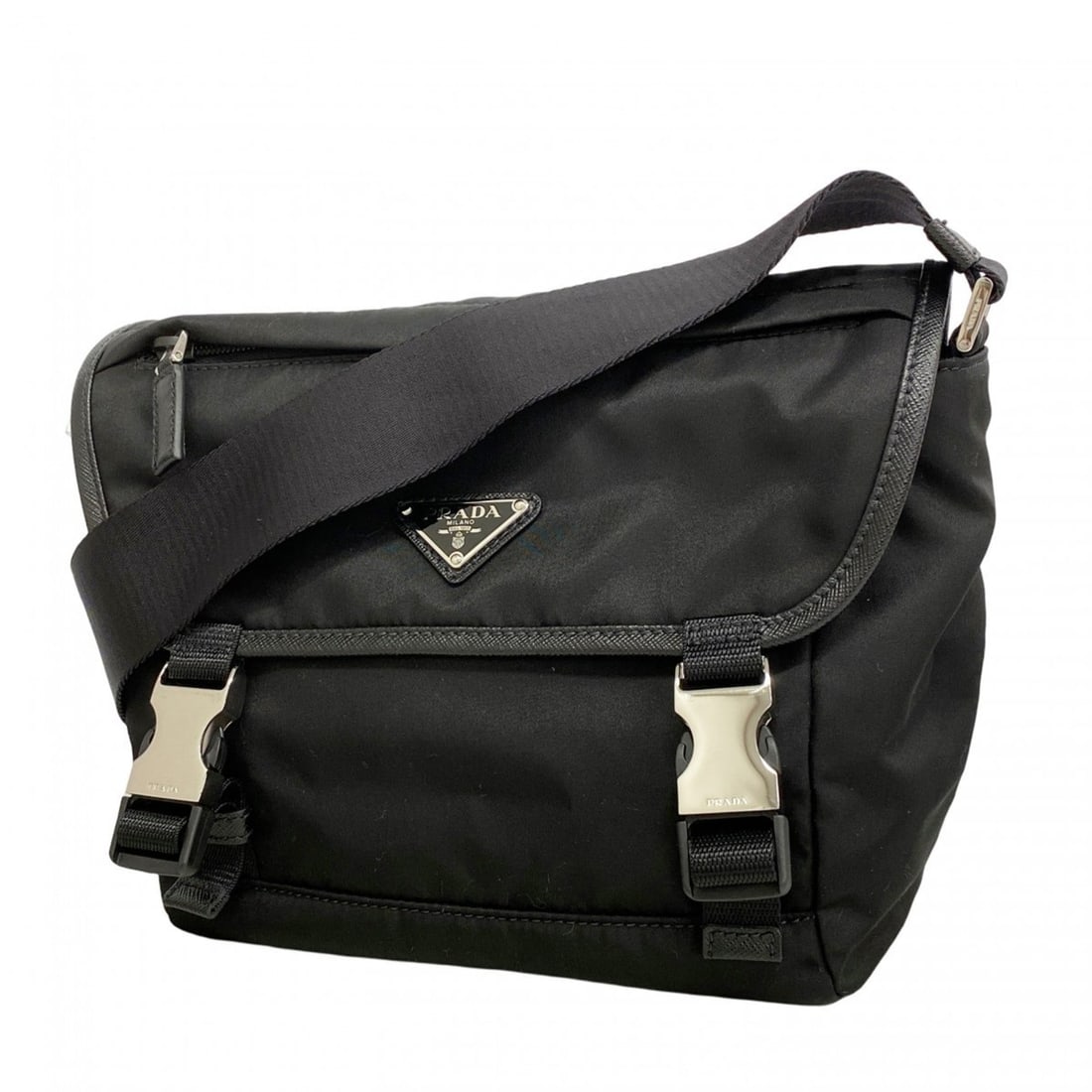 Prada Tessuto Shoulder Bag in Black Nylon for Men and Women: --- Catalog ---Category: SizeSize (HxWxD): 22cm x 27cm x 10cm / 8.66'' x 10.62'' x 3.93''Category: DesignType: Shoulder bagColor: BlackGender: Men,WomenMaterial: Nylon Hardware Color: SilverCategory: