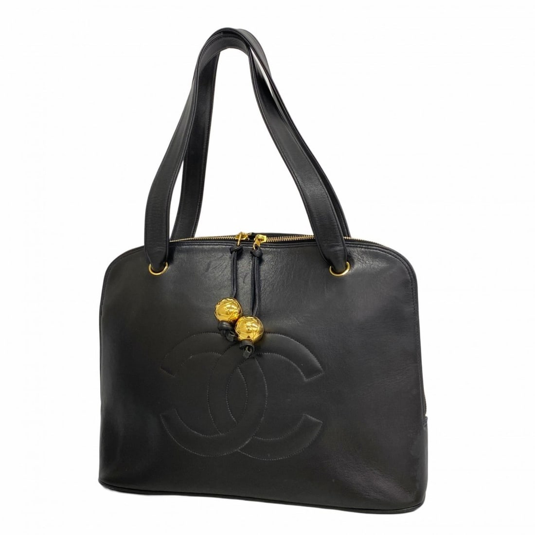 Chanel shoulder bag, lambskin, black, women's: --- Catalog ---Category: SizeSize (HxWxD): 27cm x 35cm x 10cm / 10.62'' x 13.77'' x 3.93''Category: DesignType: Shoulder bagColor: BlackGender: WomenMaterial: Leather Hardware Color: GoldLeather/Fur T