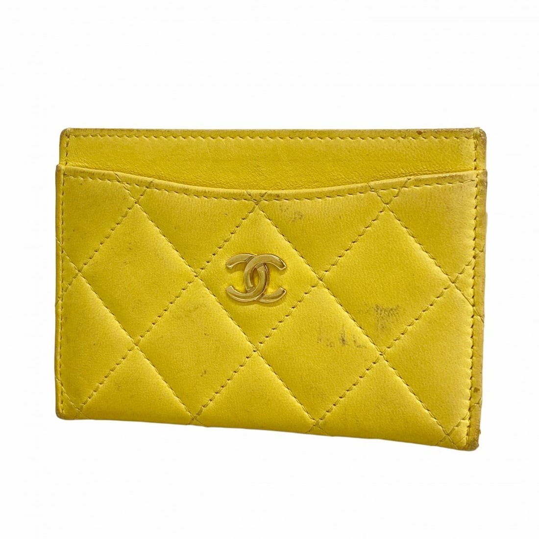 Chanel Matelasse Business Card Case in Lambskin Yellow Champagne for Women: --- Catalog ---Category: DesignType: Card caseColor: YellowGender: WomenMaterial: Leather Leather/Fur Type: LambskinCategory: GeneralBrand: ChanelCategory: Physical PropertiesSize (HxWxD): 8cm x 11cm