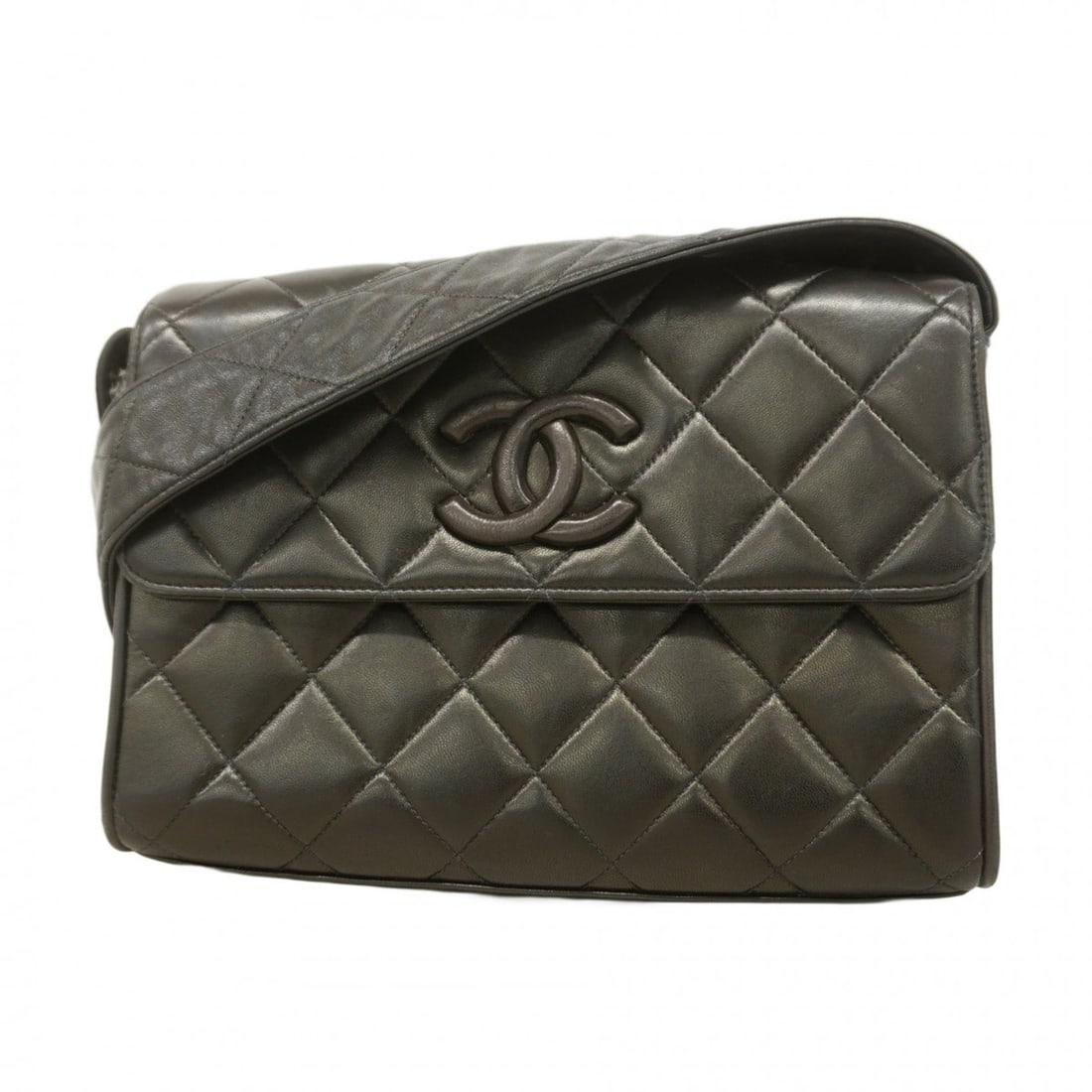 Chanel Matelasse Shoulder Bag, Lambskin, Black, Women's: --- Catalog ---Category: SizeSize (HxWxD): 16.5cm x 24cm x 8.5cm / 6.49'' x 9.44'' x 3.34''Category: DesignType: Shoulder bagColor: BlackGender: WomenMaterial: Leather Hardware Color: GoldLeather/Fur