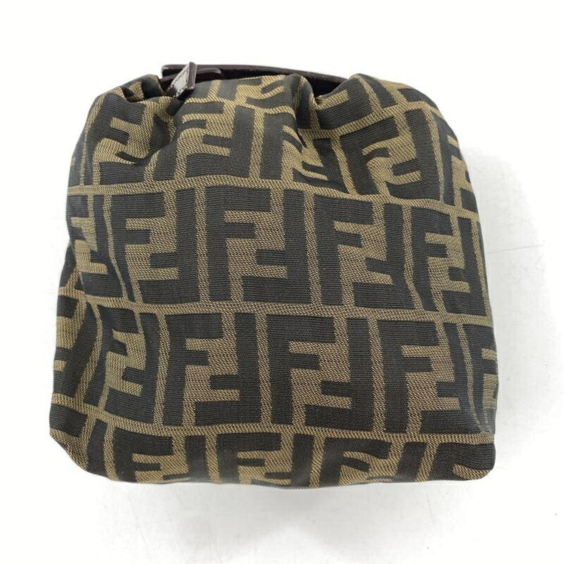 FENDI Vanity Pouch Handbag Zucca Brown Fendi: --- Catalog ---Category: SizeSize (HxWxD): 17cm x 20cm x 10cm / 6.69'' x 7.87'' x 3.93''Handle Length: 11cm / 4.33''Category: DesignType: Handbag, PouchColor: BrownGender: WomenCategory: GeneralLine: