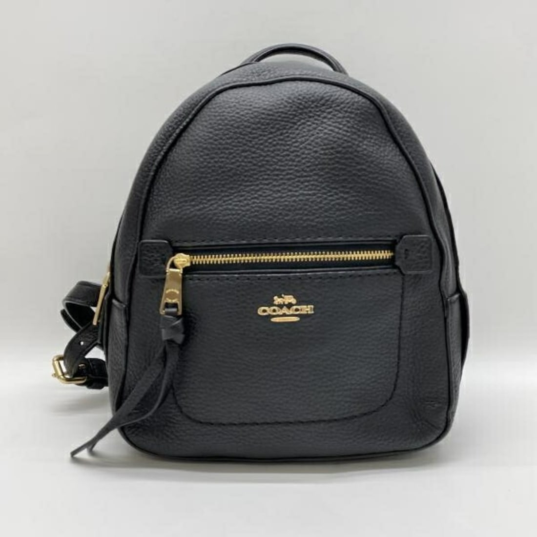 COACH Andy Mini Backpack Black R-B Coach: --- Catalog ---Category: SizeSize (HxWxD): 21.5cm x 19.5cm x 8.5cm / 8.46'' x 7.67'' x 3.34''Strap Length: 112cm - 165cm / 44.09'' - 64.96''Category: DesignType: BackpackColor: BlackGender: