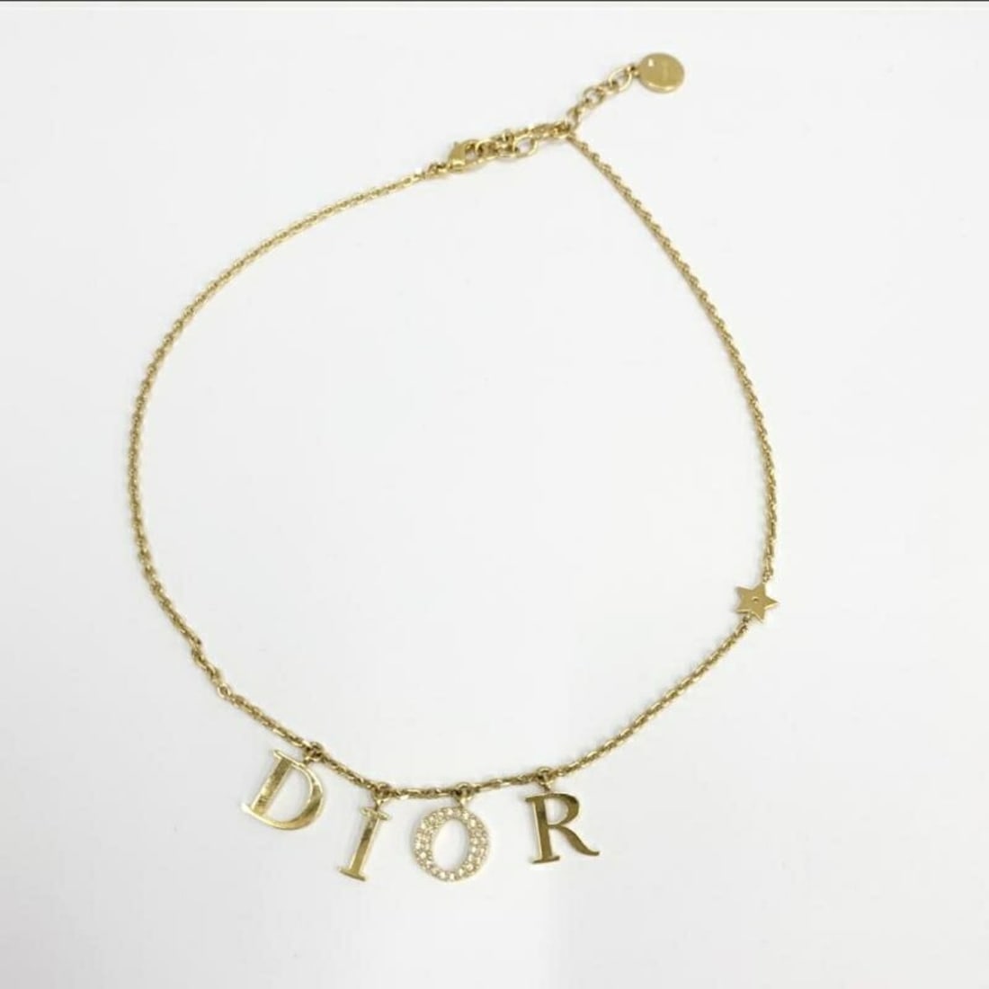 Christian Dior evolution necklace: --- Catalog ---Category: SizePendant Size: 10mm x 10mm / 0.39'' x 0.39''Neck Circumference: 23 cm / 9.05''Category: DesignGender: WomenNecklace Type: NecklaceCategory: GeneralBrand: Christian Dior---