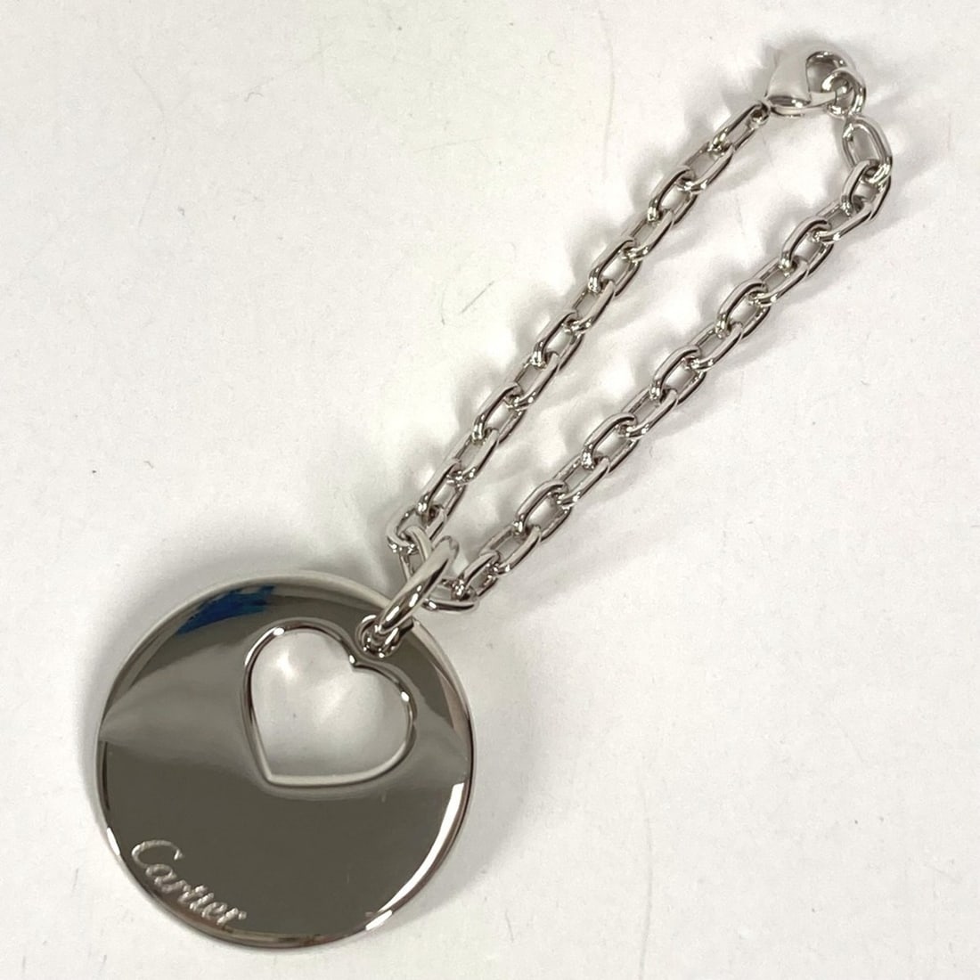 CARTIER Heart Logo Accessory Bag Charm Keychain Key Holder Metal Men's Women's Silver: --- Catalog ---Category: DesignType: KeyringColor: SilverGender: Men,WomenMaterial: MetalCategory: GeneralBrand: Cartier--- Item List ---Section: ConditionRanking: Rank SA Used - Hardly any traces of