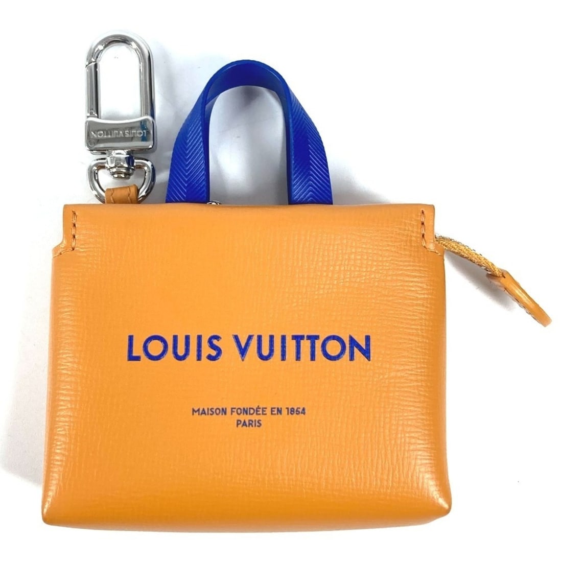 LOUIS VUITTON M02699 LV Logo Accessory Bag Charm - Mini Shopper Wallet, Coin Purse, Bag, Pouch,: --- Catalog ---Category: SizeSize (HxWxD): 11cm x 9.5cm / 4.33'' x 3.74''Category: DesignType: KeyringColor: Blue, OrangeGender: Men,WomenMaterial: LeatherCategory: GeneralMPN: M02699Brand: Louis Vuit
