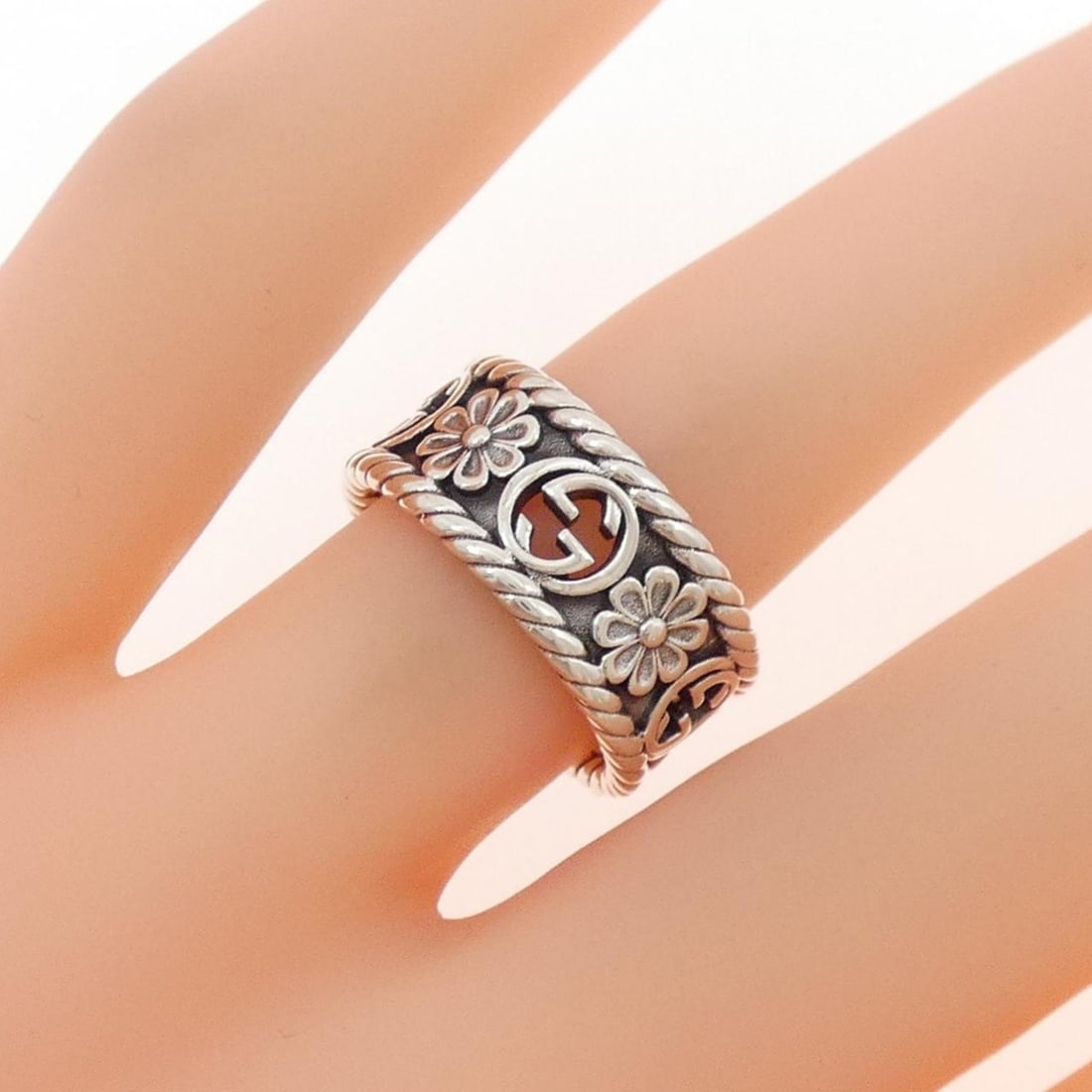 Gucci Interlocking G Ring - 4