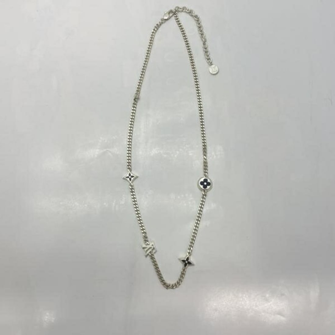 LOUIS VUITTON LV Spike Charm Necklace, Silver, Box Included, Louis Vuitton: --- Catalog ---Category: DesignGender: Men,WomenMaterial: SilverNecklace Type: NecklaceCategory: GeneralBrand: Louis Vuitton--- Item List ---Section: ConditionRanking: Rank A Used - A few traces of