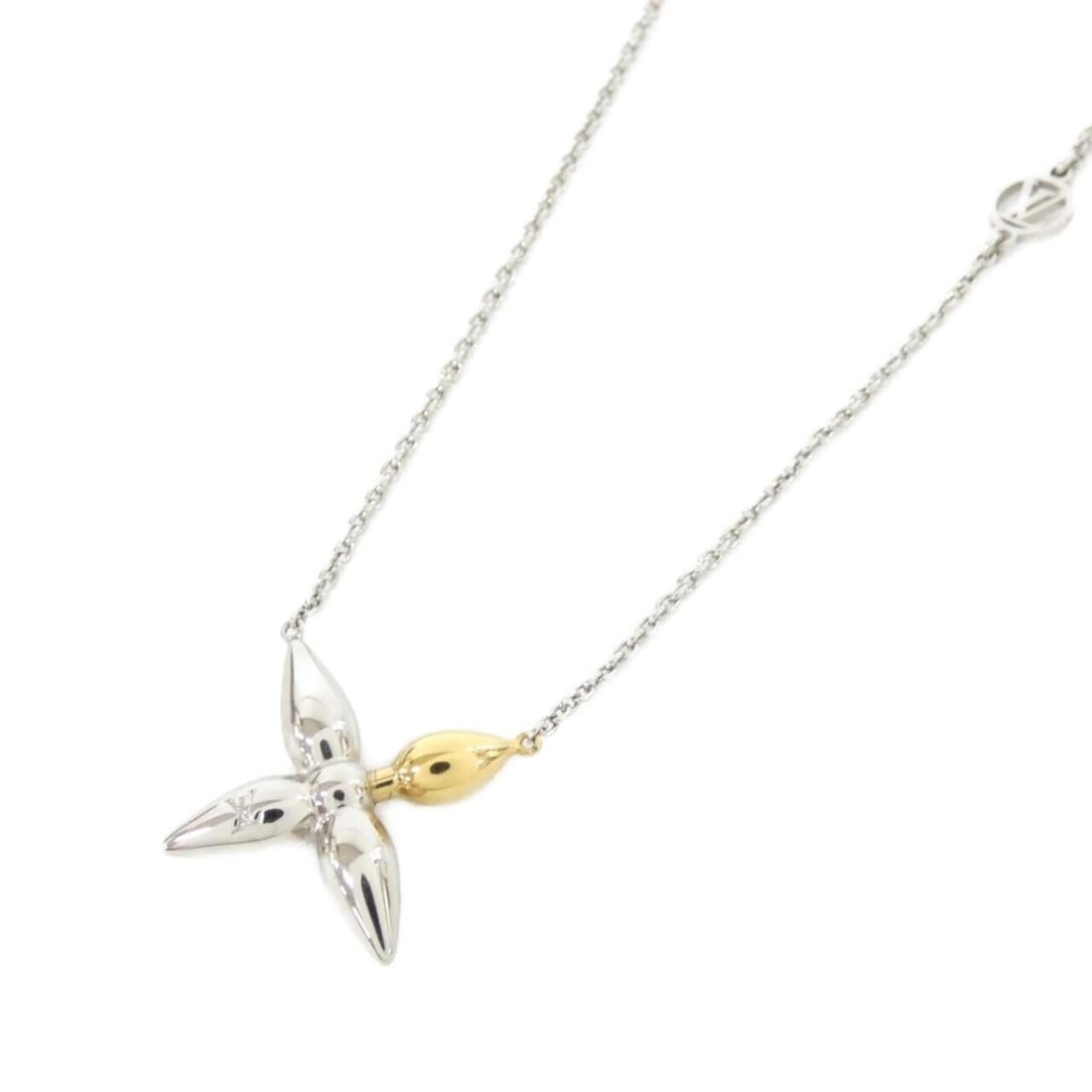 Louis Vuitton Collier Louisette M01022 Necklace: --- Catalog ---Category: SizePendant Size: 17mm x 18mm / 0.66'' x 0.7''Neck Circumference: 40 cm - 45.5 cm / 15.74'' - 17.91''Category: DesignColor: Gold, SilverGender: WomenNecklace Type: