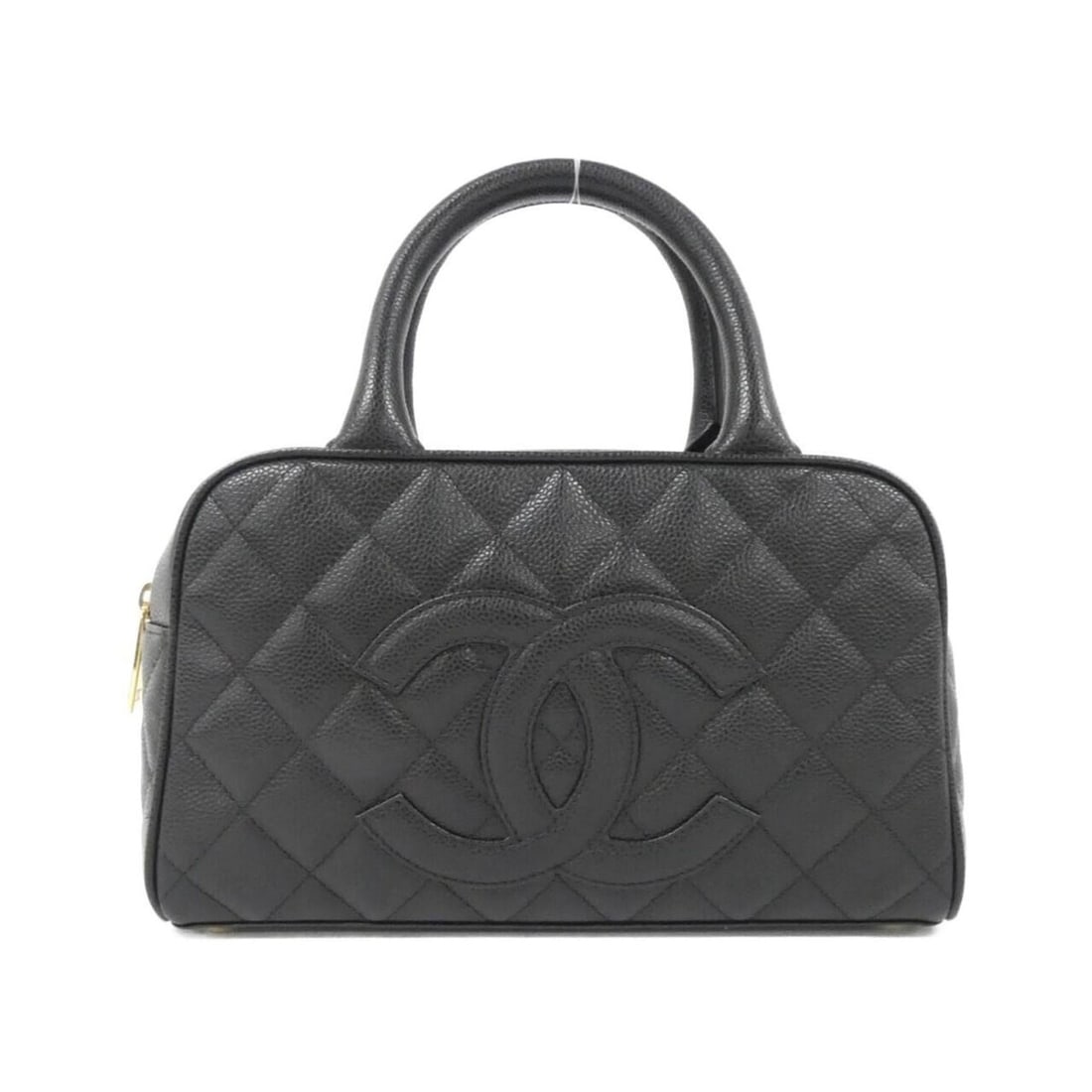 Chanel 20996 Boston Bag: --- Catalog ---Category: SizeSize (HxWxD): 16cm x 27cm x 10cm / 6.29'' x 10.62'' x 3.93''Category: DesignType: Boston bagColor: BlackGender: WomenMaterial: Grained Calfskin Category: GeneralMPN: 20996