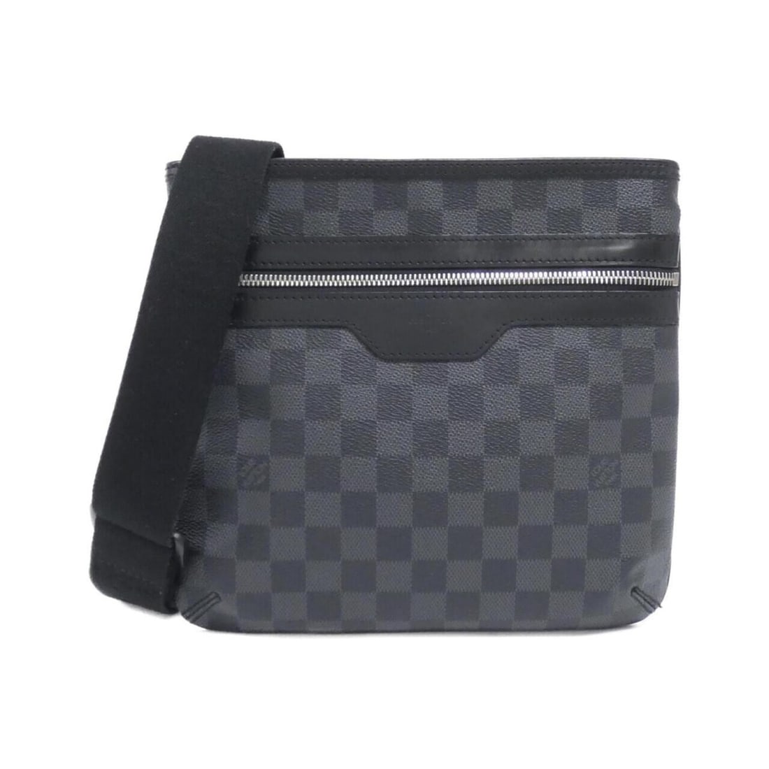 Louis Vuitton Damier Graphite Thomas N58028 Shoulder Bag: --- Catalog ---Category: SizeSize (HxWxD): 23cm x 24cm x 3cm / 9.05'' x 9.44'' x 1.18''Category: DesignType: Shoulder bagColor: Dark gray, GraphiteGender: MenMaterial: Coated canvas Category: