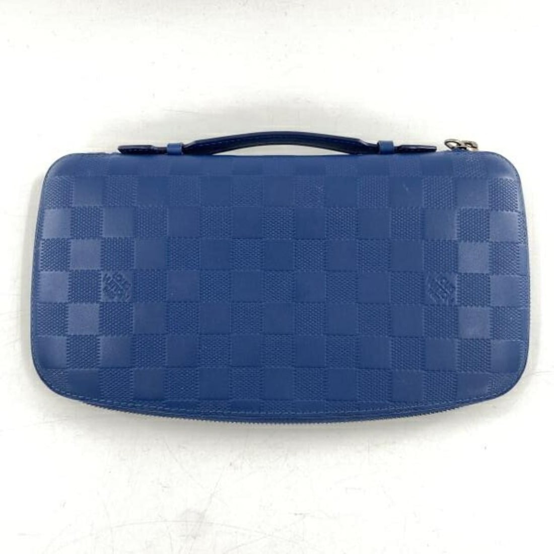 LOUIS VUITTON Infini Atoll N41396 Long Wallet Travel Case Damier Blue Louis Vuitton: --- Catalog ---Category: SizeSize (HxWxD): 14.5cm x 26.5cm x 2cm / 5.7'' x 10.43'' x 0.78''Category: DesignColor: BlueGender: Men,WomenMaterial: Damier Canvas Category: GeneralLine: DamierBrand: