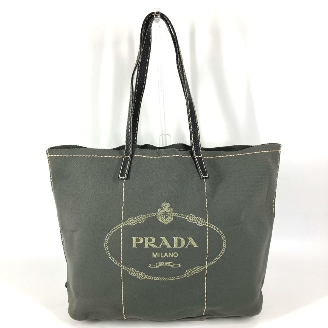 PRADA Prada Triangle Logo Plate Shoulder Tote Bag for Men and Women in Gray Khaki: --- Catalog ---Category: SizeSize (HxWxD): 32cm x 34cm x 13.5cm / 12.59'' x 13.38'' x 5.31''Category: DesignType: Shoulder bag, Tote bagColor: Black, Gray, KhakiGender: Men,WomenMaterial: Urethane Cat