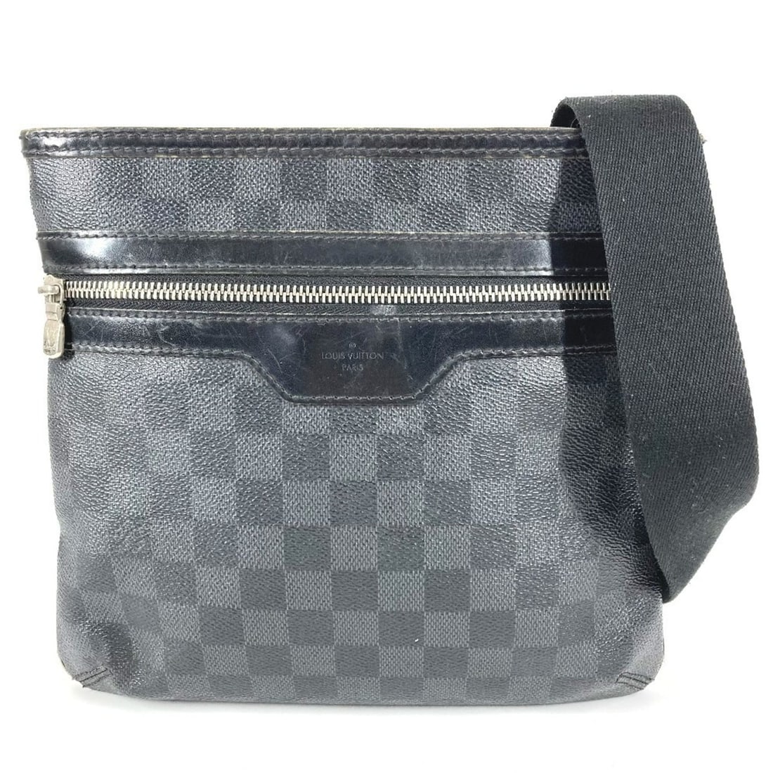 LOUIS VUITTON N58028 Damier Graphite Thomas Pochette, Crossbody Bag, Shoulder Canvas, Black, Men's: --- Catalog ---Category: SizeSize (HxWxD): 13cm x 24.5cm / 5.11'' x 9.64''Category: DesignType: Pochette, Shoulder bagColor: BlackGender: Men,WomenMaterial: Damier Graphite Category: GeneralMPN: N5802