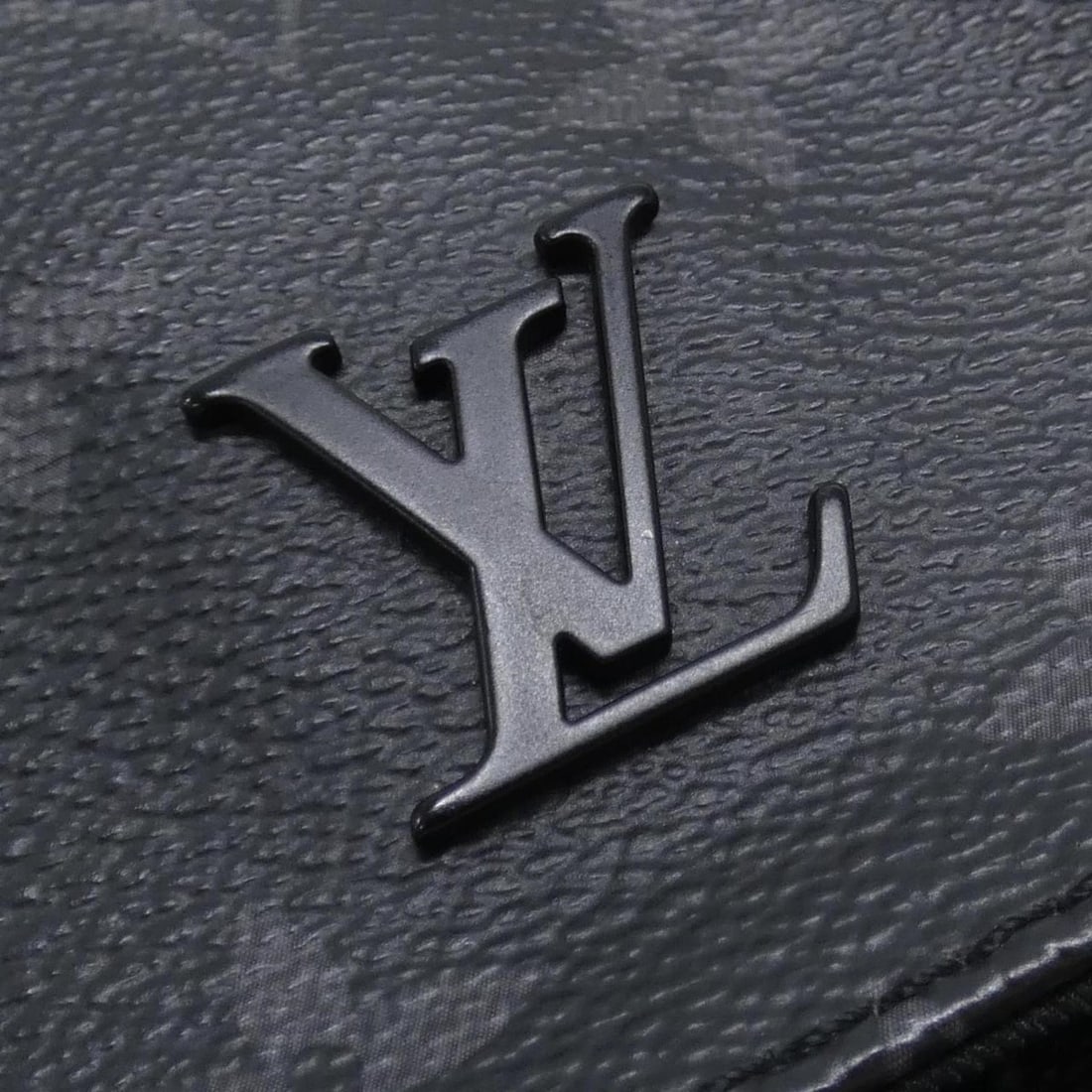 Louis Vuitton Monogram Eclipse District PM M44000 Shoulder Bag - 4