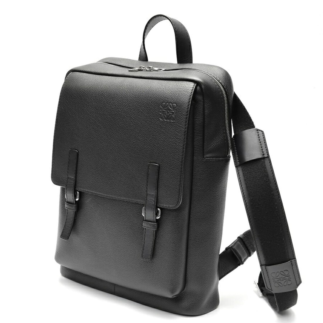 LOEWE Military Backpack B553J18X03 Soft Grain Calf Leather Black B-160024: --- Catalog ---Category: SizeSize (HxWxD): 39cm x 28.5cm x 11cm / 15.35'' x 11.22'' x 4.33''Category: DesignType: BackpackColor: BlackGender: Women,MenMaterial: Leather Category: GeneralMPN: B553J18X0