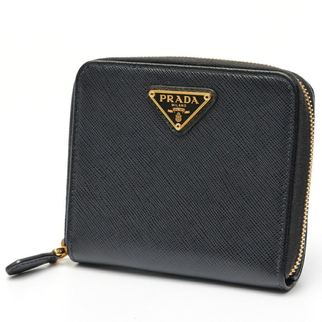 PRADA Round Zip Wallet Bifold 1ML036 Saffiano Leather Black 70253: --- Catalog ---Category: SizeSize (HxWxD): 10cm x 11cm x 3cm / 3.93'' x 4.33'' x 1.18''Category: DesignType: Wallet (bi-fold)Color: BlackGender: WomenMaterial: Leather Leather/Fur Type: Saffiano leath