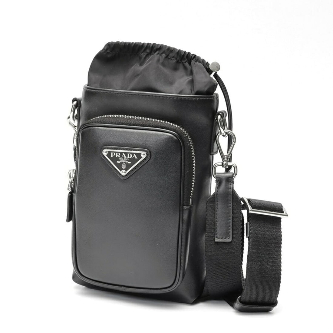 PRADA Leather Smartphone Case Shoulder Pouch 2ZH155 Black S-159994: --- Catalog ---Category: SizeSize (HxWxD): 18cm x 13cm x 5cm / 7.08'' x 5.11'' x 1.96''Category: DesignType: PouchColor: BlackGender: Men,WomenMaterial: Leather Category: GeneralMPN: 2ZH155Brand: Prad