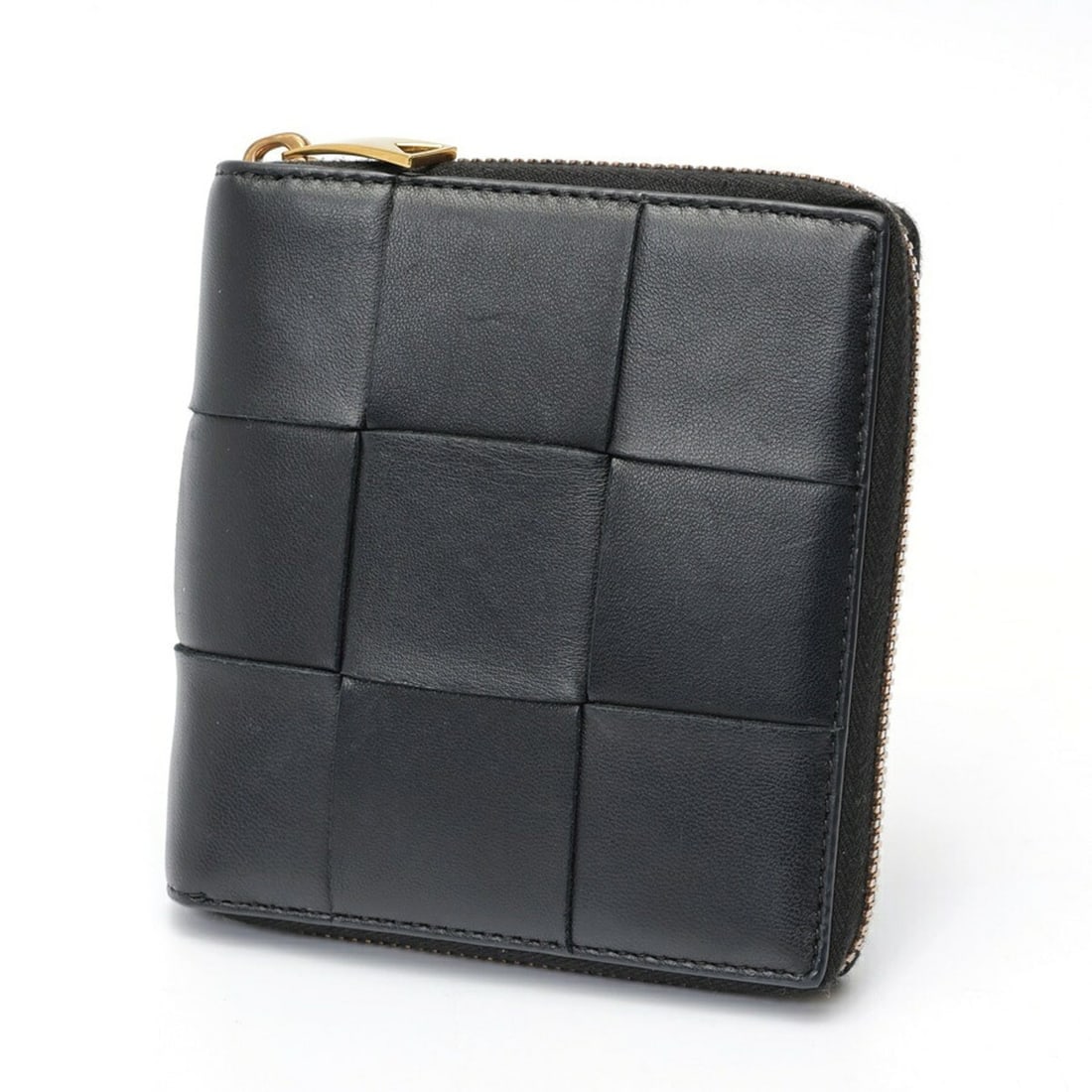 Bottega Veneta Small Cassette Compact Zip Around Wallet 754467 Intrecciato Leather Black E-160106: --- Catalog ---Category: SizeSize (HxWxD): 11cm x 11cm x 2cm / 4.33'' x 4.33'' x 0.78''Category: DesignType: Wallet (bi-fold)Color: BlackGender: Men,WomenMaterial: Leather Category: GeneralBrand: Bott