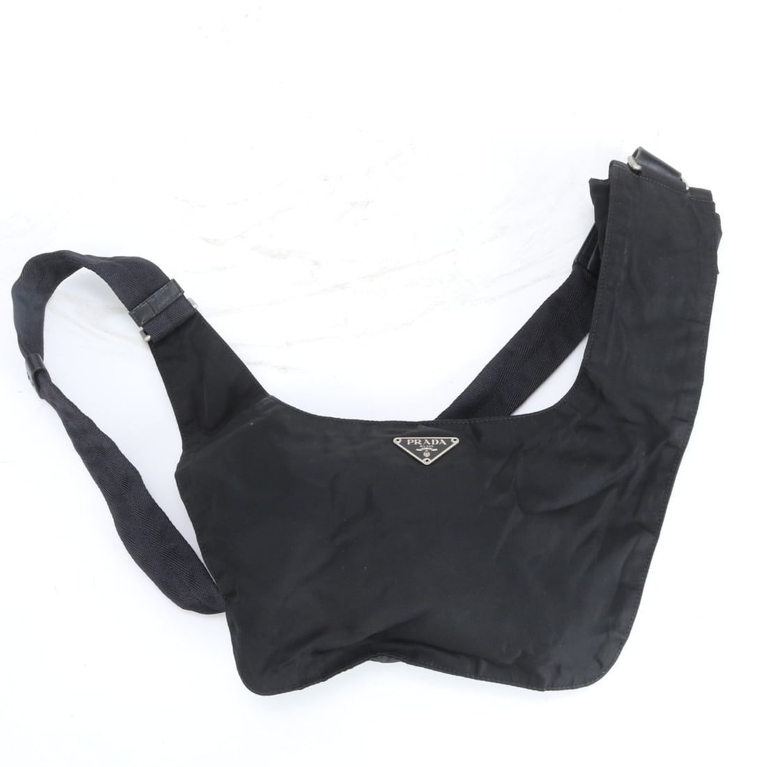 Prada Tessuto Nylon Triangle Logo Shoulder Bag Messenger Black Men's: --- Catalog ---Category: SizeSize (HxWxD): 17cm x 30cm x 2cm / 6.69'' x 11.81'' x 0.78''Strap Length: 117cm / 46.06''Category: DesignType: Shoulder bagColor: BlackGender: MenMaterial: Nylon , Leather