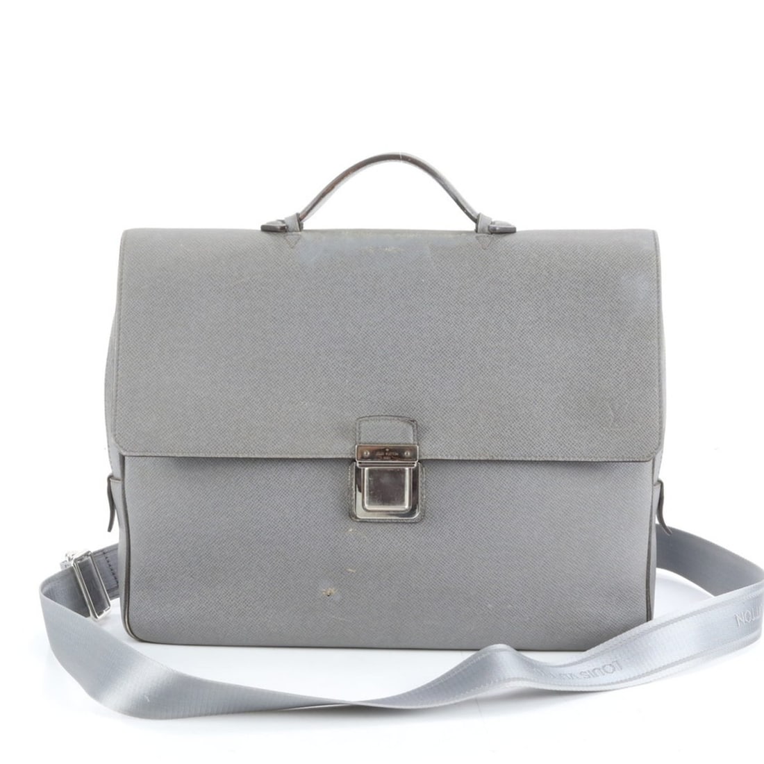 Louis Vuitton Taiga Vasili PM Glacier M32641 Leather 2-Way Business Shoulder Bag for Men: --- Catalog ---Category: SizeSize (HxWxD): 30cm x 37cm x 7cm / 11.81'' x 14.56'' x 2.75''Category: DesignType: Shoulder bagColor: GlacierGender: MenMaterial: Leather Category: GeneralMPN: