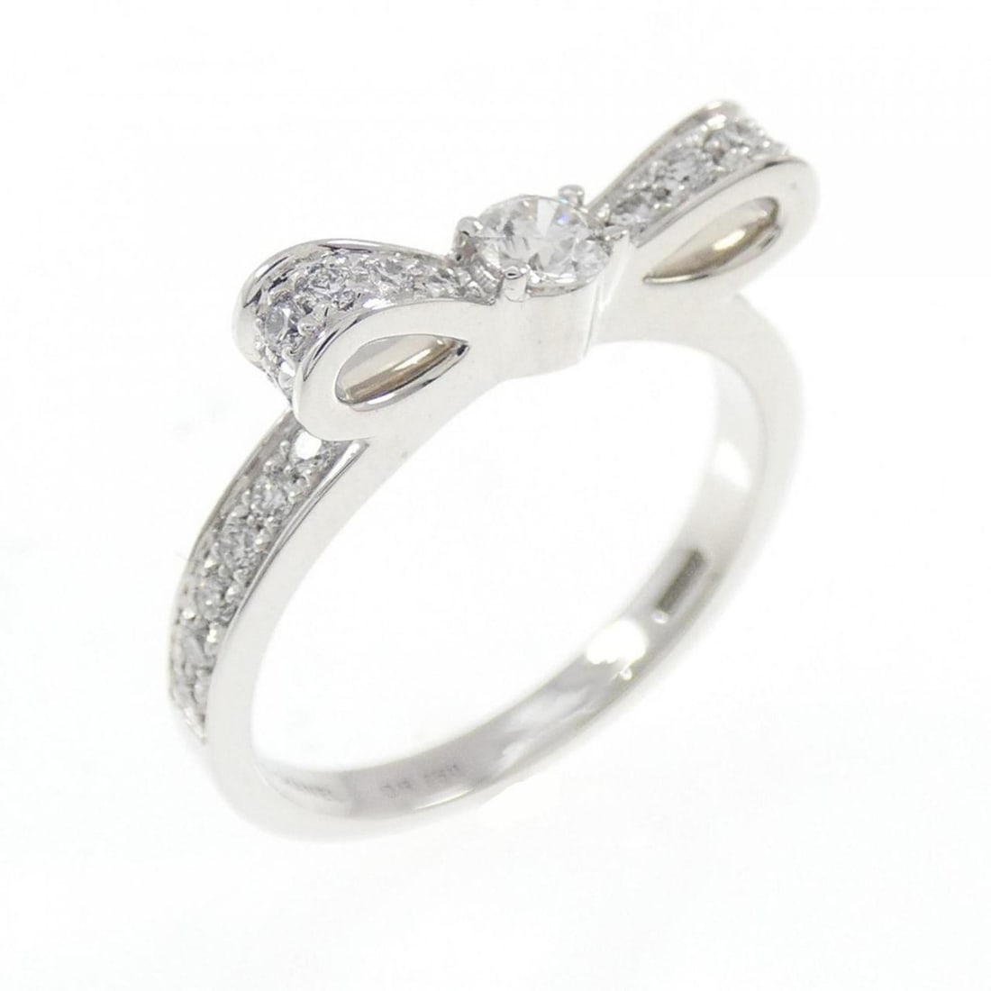 Chanel 1932 Ribbon Ring: --- Catalog ---Category: SizeUS Size: 4Brand Size: 47Category: DesignType: Band ringColor: White goldStone: DiamondGender: WomenMaterial: White gold (18K)Category: GeneralMPN: J3412Brand: Chanel---