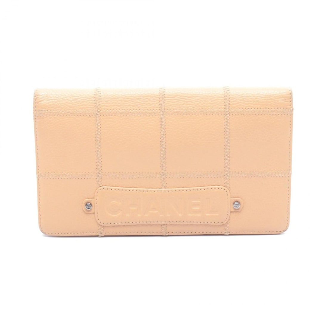 CHANEL Chocobar Bifold Long Wallet in Grained Calfskin Leather, Beige: --- Catalog ---Category: SizeSize (HxWxD): 10.5cm x 18cm x 1.5cm / 4.13'' x 7.08'' x 0.59''Category: DesignType: Long wallet (bi-fold)Color: BeigeGender: WomenMaterial: Leather Leather/Fur Type: Grain