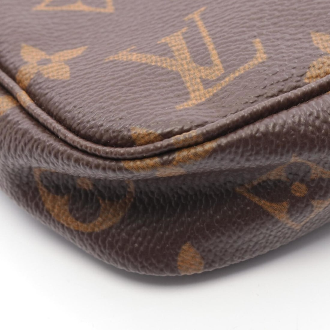 Louis Vuitton Pochette Accessoires Handbag, Coated Canvas and Leather, Monogram, Women's, Brown,: --- Catalog ---Category: SizeSize (HxWxD): 13cm x 21cm x 3cm / 5.11'' x 8.26'' x 1.18''Category: DesignType: HandbagColor: BrownGender: WomenMaterial: Coated canvas , PVC , Monogram , Leather Category