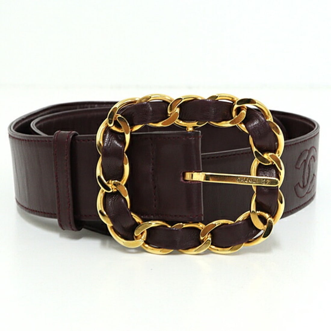 CHANEL Chain Buckle Leather Belt Burgundy Lambskin: --- Catalog ---Category: SizeLength: 70cm / 27.55''Category: DesignType: Standard beltColor: BurgundyGender: WomenLeather/Fur Type: LambskinMaterial (Strap): Leather Category: GeneralBrand: ChanelCoun