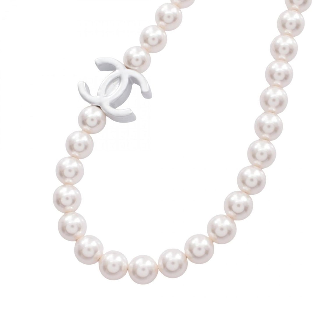 Chanel Coco Mark Necklace in Stainless Steel with Faux Pearls, Silver and White: --- Catalog ---Category: SizePendant Size: 15mm x 20mm / 0.59'' x 0.78''Neck Circumference: 37 cm - 51 cm / 14.56'' - 20.07''Category: DesignColor: Silver, WhiteGender: WomenMaterial: Stainless steelN