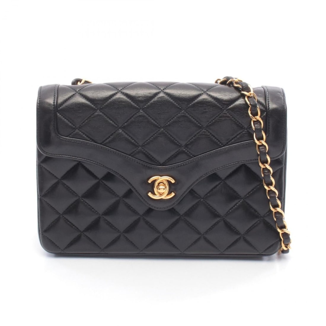 CHANEL Matelasse Shoulder Bag/Handbag in Lambskin Leather, Women's, Black: --- Catalog ---Category: SizeSize (HxWxD): 15cm x 21cm x 7cm / 5.9'' x 8.26'' x 2.75''Category: DesignType: Handbag, Shoulder bagColor: BlackGender: WomenMaterial: Leather Leather/Fur Type: LambskinCa