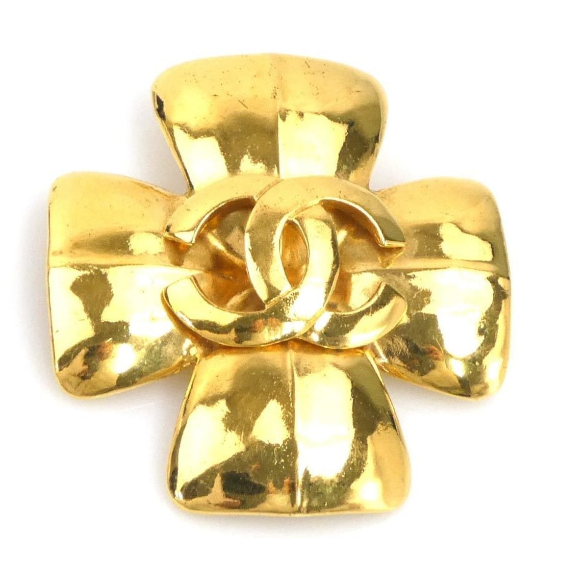 CHANEL Coco Mark Metal Gold Brooch for Women, Free Shipping e61506i: --- Catalog ---Category: SizeSize (HxWxD): 6cm x 5.5cm / 2.36'' x 2.16''Category: DesignType: BroochColor: GoldGender: WomenMaterial: MetalCategory: GeneralBrand: ChanelCountry of Origin: France--- It