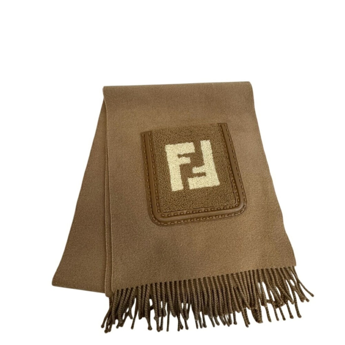 FENDI 2023AW FF Pattern Mouton Shearling Patch Stole with Hand Pockets, Beige Scarf: --- Catalog ---Category: SizeSize (LxW): 2m / 78.74''Category: DesignType: StoleColor: BeigeGender: WomenMaterial: Wool , Cashmere Category: GeneralBrand: Fendi--- Item List ---Section: ConditionSmell