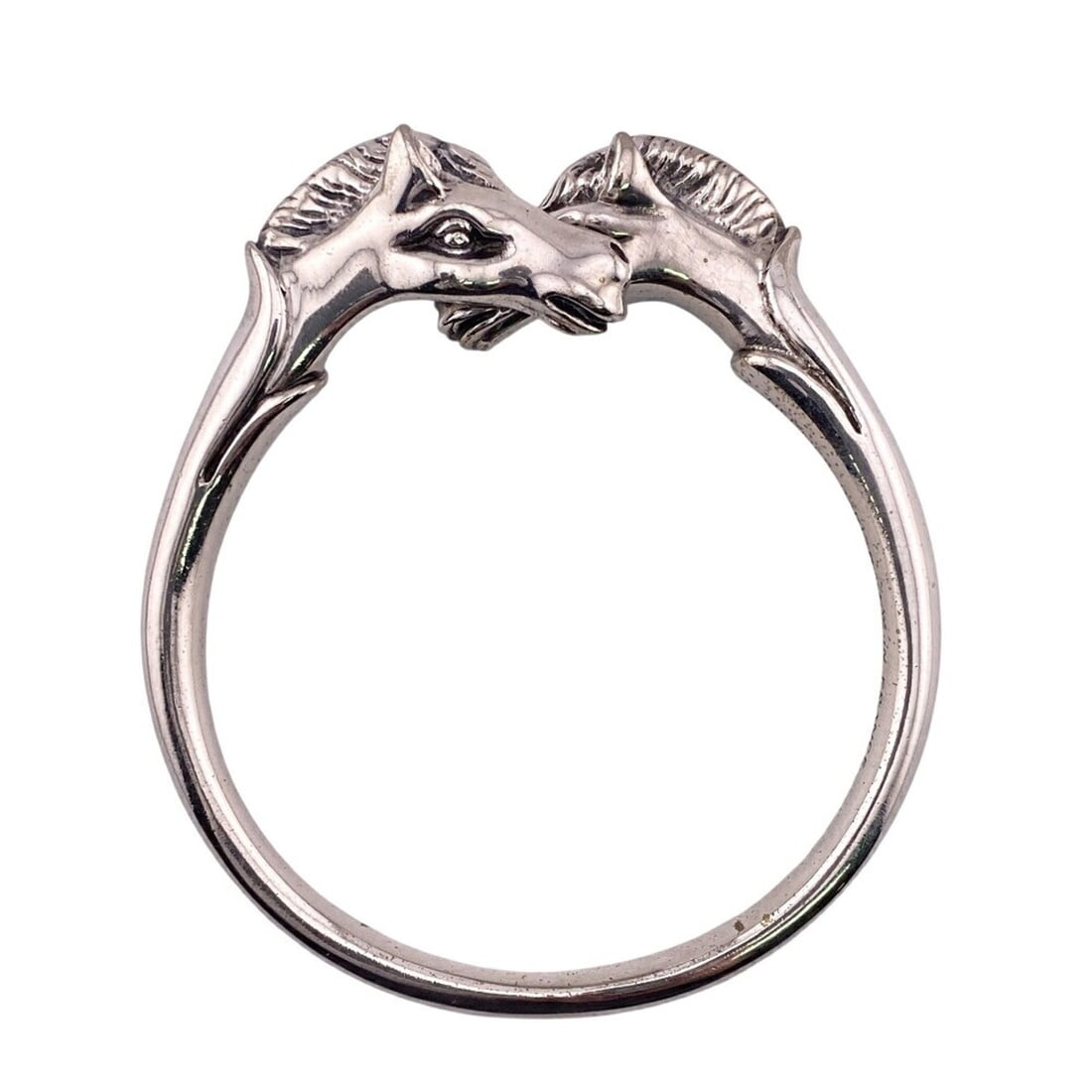HERMES Cheval Horse Double Head Bracelet Bangle Silver: --- Catalog ---Category: SizeLength: 23cm / 9.05''Category: DesignType: Charm braceletColor: SilverGender: Unisex,Women,MenMaterial: Silver 925Category: GeneralBrand: Hermes--- Item List ---Section: C