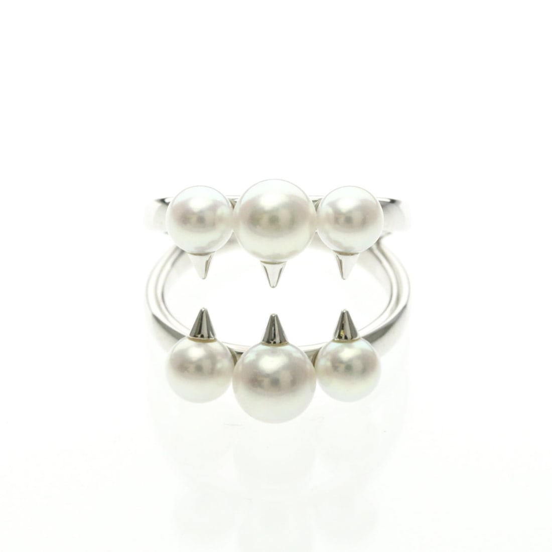 Tasaki Danger Signature Ring White Gold (18K) Fashion Pearl Band Ring Silver: --- Catalog ---Category: SizeWidth: 18.5mm / 0.73''Weight: 8.6g / 0.3oz.JP Size: 13US Size: 6.5Category: DesignType: Band ringColor: SilverMetal: White GoldStone: PearlStyle: FashionGender: Men,WomenM