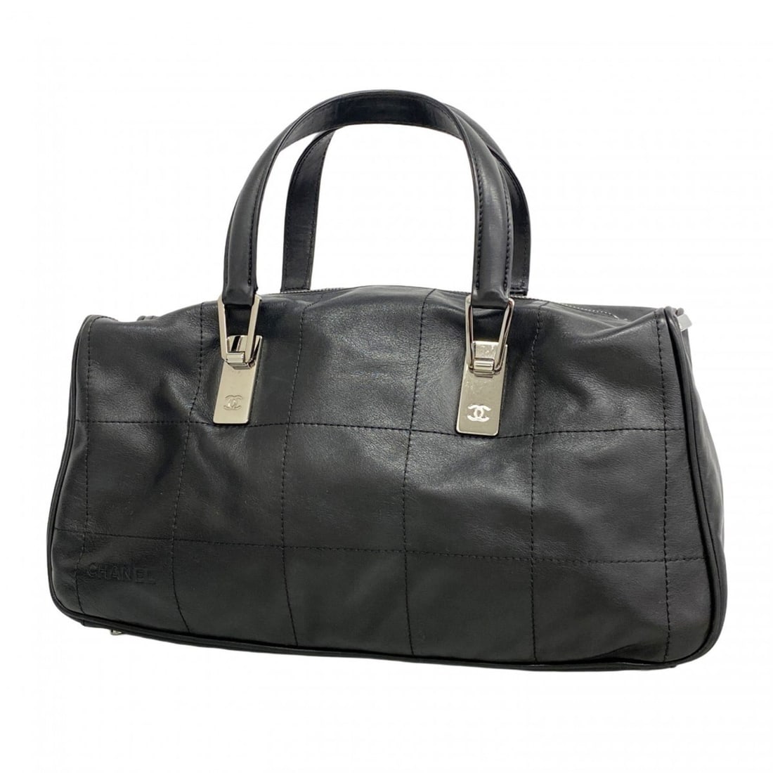 Chanel Chocobar Handbag, Lambskin, Black, Women's, P2399273: --- Catalog ---Category: SizeSize (HxWxD): 17cm x 35cm x 10cm / 6.69'' x 13.77'' x 3.93''Category: DesignType: HandbagColor: BlackGender: WomenMaterial: Leather Hardware Color: SilverLeather/Fur Type: