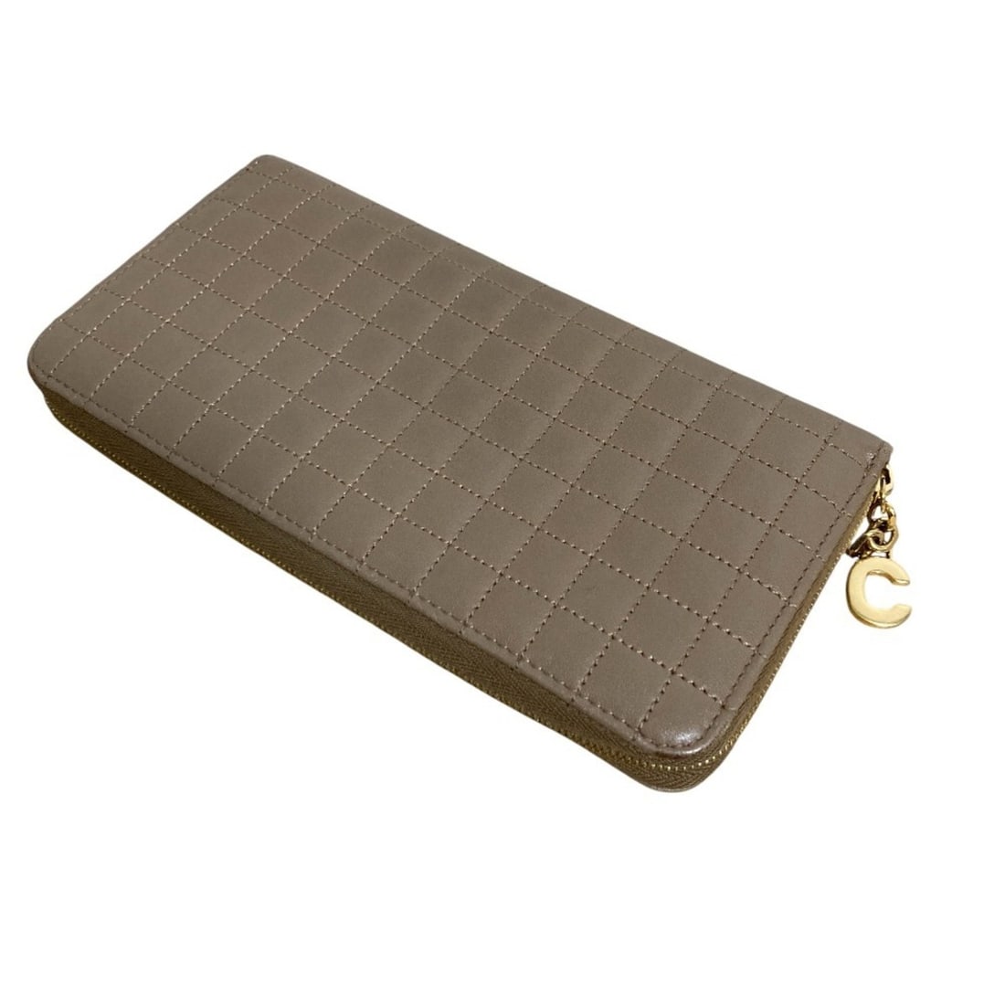 CELINE C Charm Quilted Round Zip Long Wallet Beige Women's: --- Catalog ---Category: SizeSize (HxWxD): 10cm x 19cm x 2cm / 3.93'' x 7.48'' x 0.78''Category: DesignType: Long wallet (bi-fold)Color: BeigeGender: WomenCategory: GeneralBrand: Celine--- Item List -